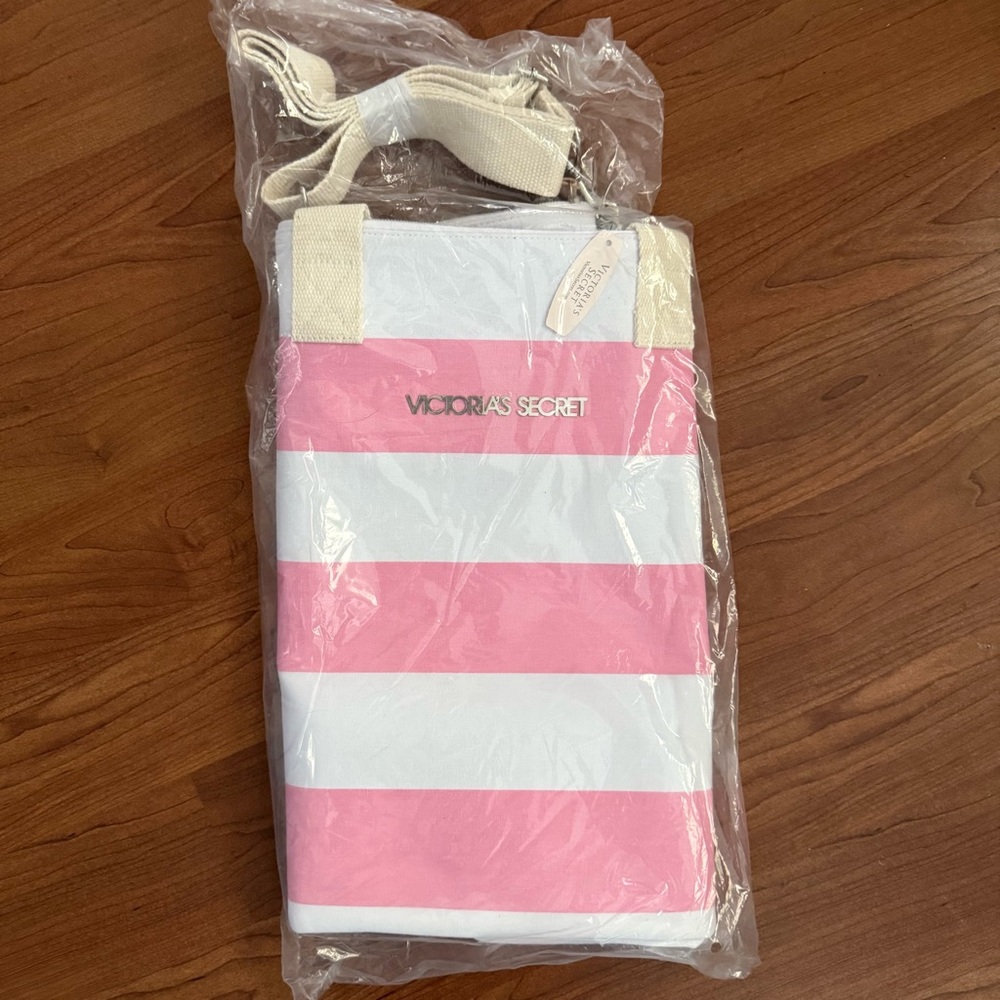 Brand New with Tags Victoria's Secret Pink and White Overnight Tote